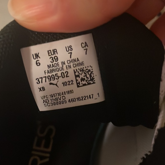 GUC Youth size 7 Puma running shoes - Picture 3 of 4